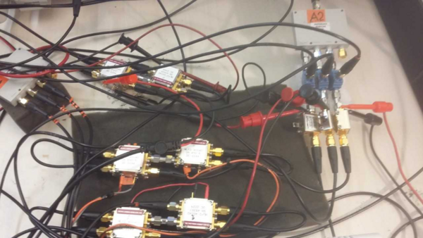 Alexander Khitun and Mykhaylo Balinskyy Combinatorial magnonic device