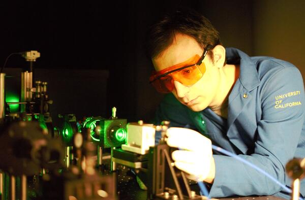 Fariborz Kargar uses the Brillouin spectrometer system