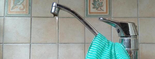 Water_running_from_kitchen_tap.editedjpg.jpg