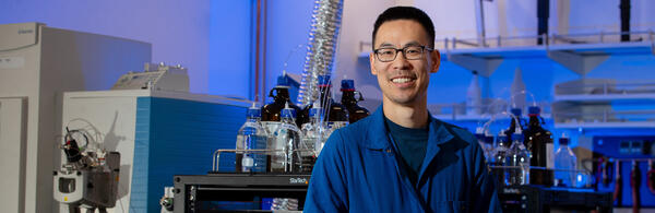 Mingxun Wang in his laboratory